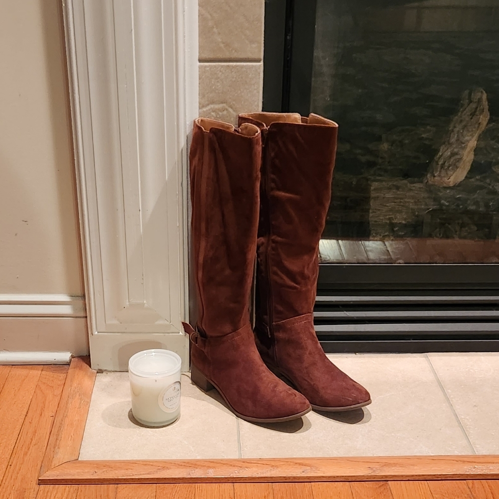 SOLD.... CELIA BOOTS 8.5